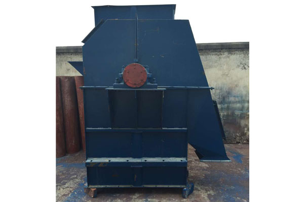 公司設備板鏈式提升機等制作現場圖